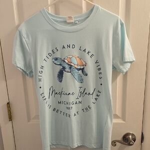 Mackinac Island, MI Turtle Graphic T-Shirt Size M